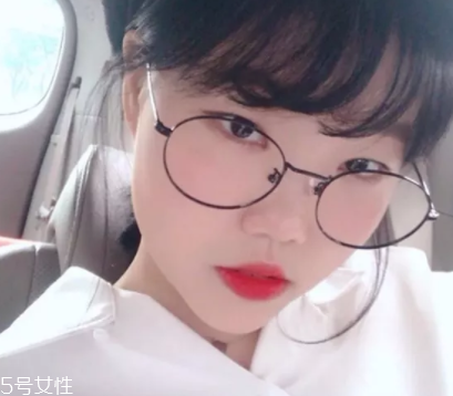 戴眼鏡好看還是不戴眼鏡好看？寬眼距戴眼鏡很精致