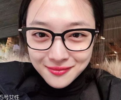 戴眼鏡好看還是不戴眼鏡好看？寬眼距戴眼鏡很精致