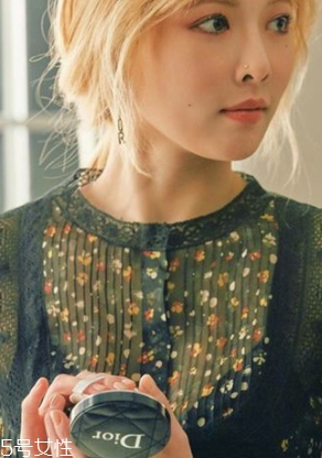 迪奧2018年皮革氣墊多少錢(qián)？迪奧包包同款質(zhì)感