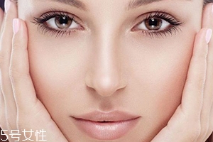 外油內(nèi)干的皮膚用什么護膚品？4款調(diào)節(jié)水油的神器