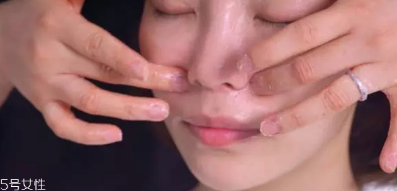 草莓鼻用什么產(chǎn)品最有效？4款產(chǎn)品讓鼻頭亮麗潔凈