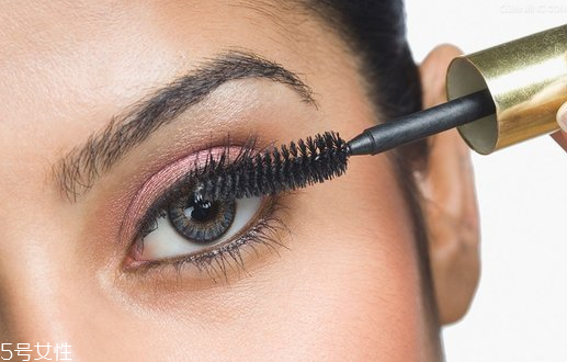 睫毛膏卸不干凈怎么辦 睫毛膏卸妝要注意 睫毛膏卸不干凈怎么辦 睫毛膏卸妝要注意