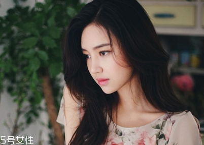 化妝品過(guò)敏臉腫了了怎么辦 立即停止化妝