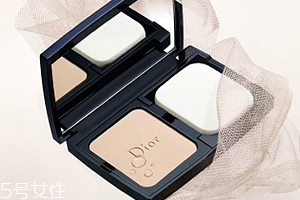 迪奧凝脂恒久粉餅好用嗎？輕薄持久適合春夏