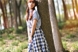 格子長裙搭配什么上衣？清新文藝風(fēng)女孩
