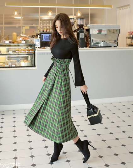 格子長裙搭配什么上衣？清新文藝風(fēng)女孩