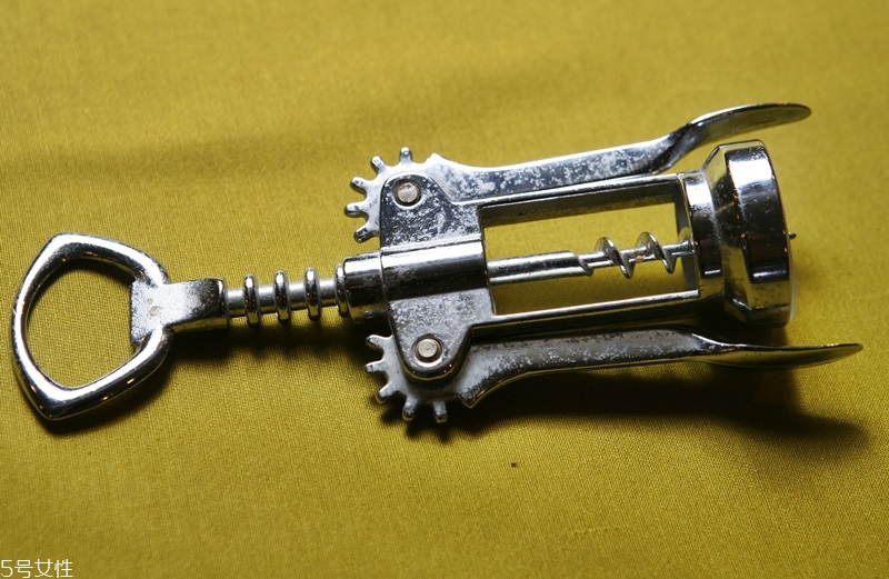 葡萄酒怎么用開瓶器開 4種開瓶器的使用方法 葡萄酒怎么用開瓶器開 4種開瓶器的使用方法