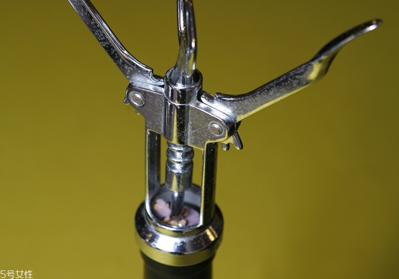葡萄酒怎么用開瓶器開 4種開瓶器的使用方法 葡萄酒怎么用開瓶器開 4種開瓶器的使用方法