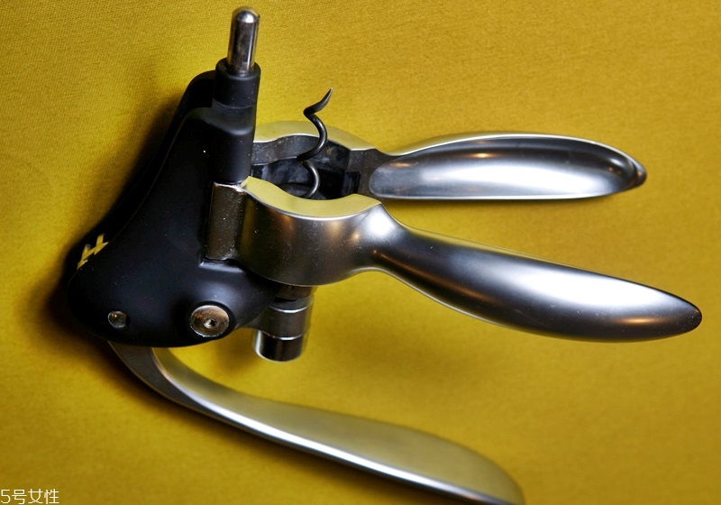 葡萄酒怎么用開瓶器開 4種開瓶器的使用方法 葡萄酒怎么用開瓶器開 4種開瓶器的使用方法