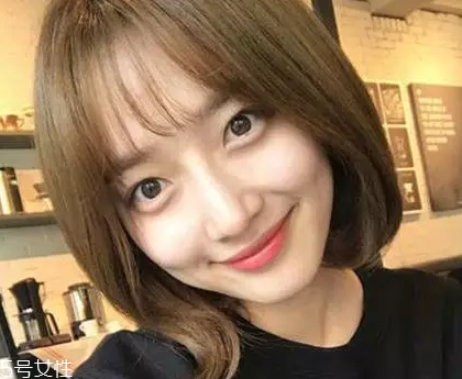 皮膚白的人染什么顏色的頭發(fā)好看？避免冷色調(diào)