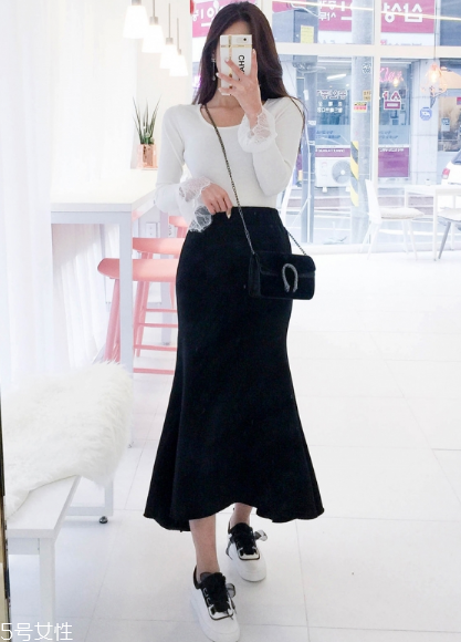 黑色長裙搭配什么上衣？自帶顯瘦效果