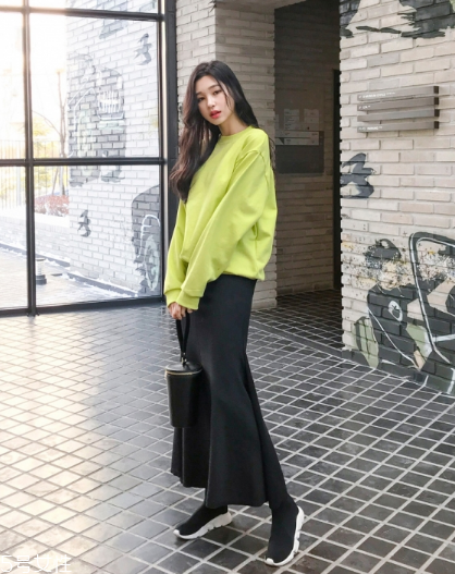 黑色長裙搭配什么上衣？自帶顯瘦效果