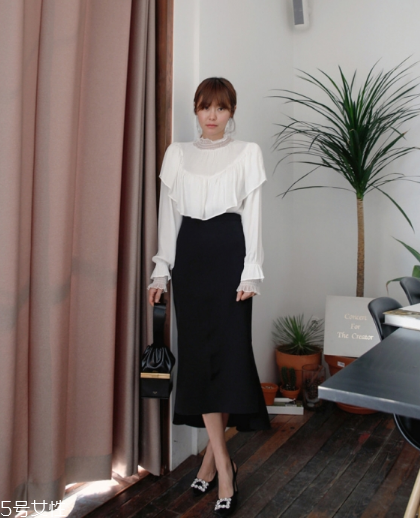 黑色長裙搭配什么上衣？自帶顯瘦效果