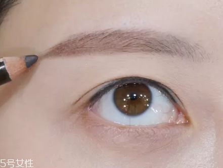 眉毛短怎么變長(zhǎng)？畫(huà)眉大法拯救短眉星人