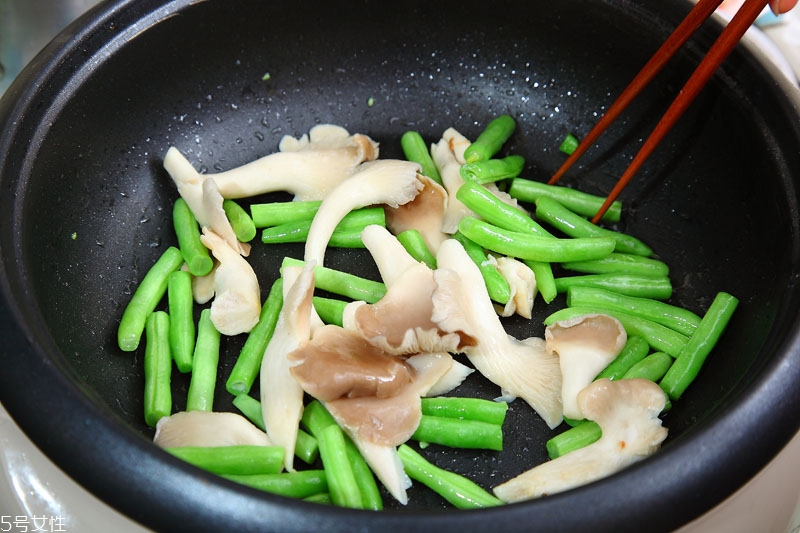 橄欖油顏色越深越好嗎 橄欖油顏色越深越好嗎