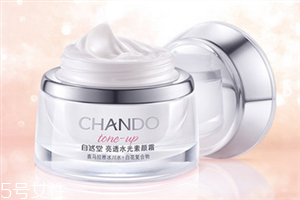 有痘痘能用素顏霜嗎 素顏霜的擦法 有痘痘能用素顏霜嗎 素顏霜的擦法