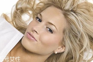 自己在家染發(fā)怎么染？居家輕松DIY染發(fā)