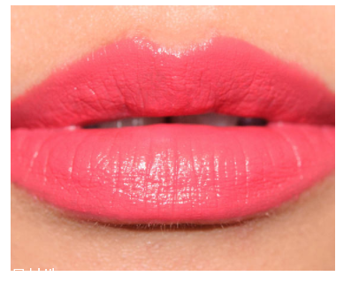 紀(jì)梵希小羊皮303和304哪個(gè)好？黃皮深唇選303