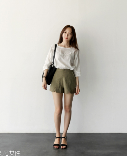 腳寬的女生穿什么高跟鞋？這幾款都很適合