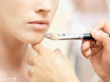 圣羅蘭超模光感粉底液色號(hào)怎么選？色號(hào)解析