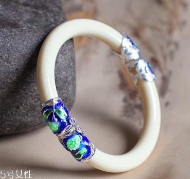 象牙手鐲可以天天戴嗎？這些忌諱要清楚
