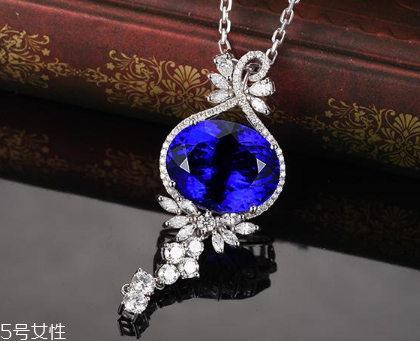 坦桑石和藍(lán)寶石有什么區(qū)別？寶石大對(duì)比