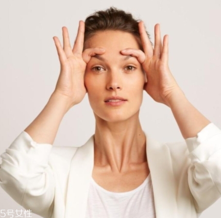 蘭蔻塑顏雪花霜怎么用？按照官方提拉手法效果最好