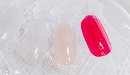 怎么自己在家美甲？4個(gè)步驟打造創(chuàng)意美甲