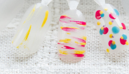 怎么自己在家美甲？4個(gè)步驟打造創(chuàng)意美甲