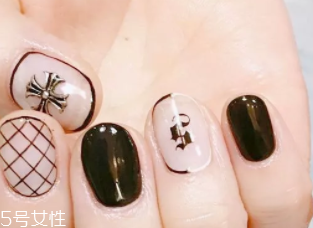 怎么自己在家美甲？4個(gè)步驟打造創(chuàng)意美甲