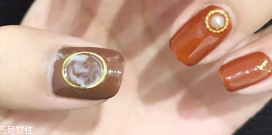 怎么自己在家美甲？4個(gè)步驟打造創(chuàng)意美甲