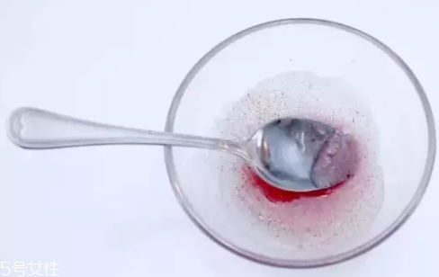 顯年輕的口紅色有哪些？TF黑管口紅溫柔又活潑