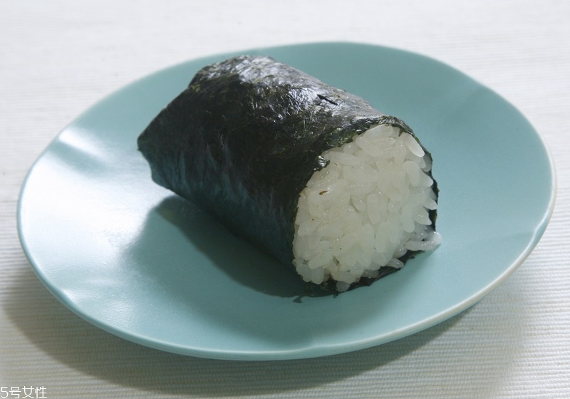 海苔飯團的做法圖解 海苔飯團不同形狀做法