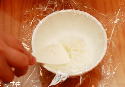 海苔飯團的做法圖解 海苔飯團不同形狀做法