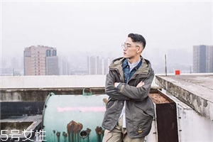 男生怎么穿顯得成熟？輕松塑造穩(wěn)重形象