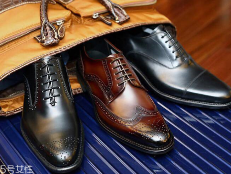 男生怎么穿顯得成熟？輕松塑造穩(wěn)重形象