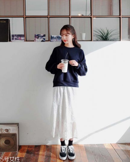 蕾絲長(zhǎng)裙配什么鞋子？為你加足時(shí)髦指數(shù)