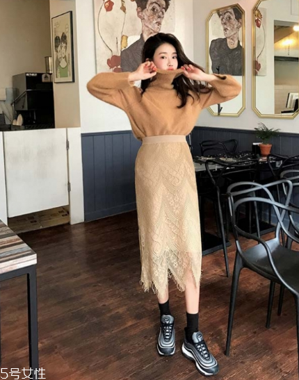 蕾絲長(zhǎng)裙配什么鞋子？為你加足時(shí)髦指數(shù)