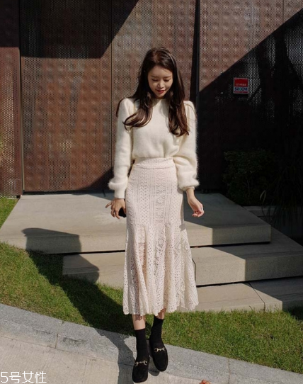 蕾絲長(zhǎng)裙配什么鞋子？為你加足時(shí)髦指數(shù)