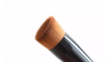 化妝刷買(mǎi)什么材質(zhì)的好？眼影刷用動(dòng)物毛更好