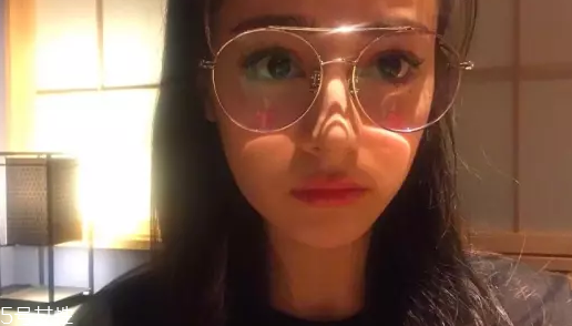 戴眼鏡怎么化妝好看？這么化妝比戴美瞳還美貌