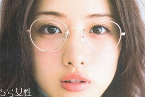 戴眼鏡怎么化妝好看？這么化妝比戴美瞳還美貌