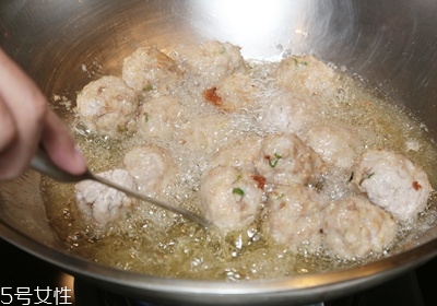 日式關(guān)東煮的做法及配方圖解 日式關(guān)東煮的做法及配方圖解