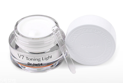 素顏霜和眼霜哪個(gè)先用 素顏霜和眼霜使用方法 素顏霜和眼霜哪個(gè)先用 素顏霜和眼霜使用方法