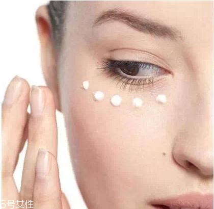 素顏霜和眼霜哪個(gè)先用 素顏霜和眼霜使用方法 素顏霜和眼霜哪個(gè)先用 素顏霜和眼霜使用方法