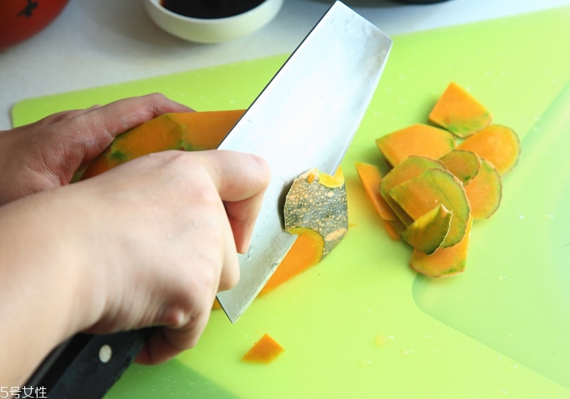 南瓜怎么切圖解 條塊片都好切 南瓜怎么切圖解 條塊片都好切