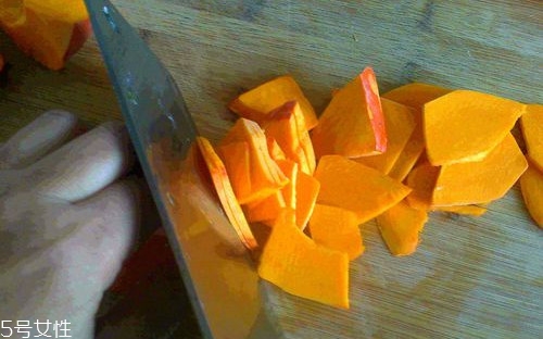 南瓜怎么切圖解 條塊片都好切 南瓜怎么切圖解 條塊片都好切