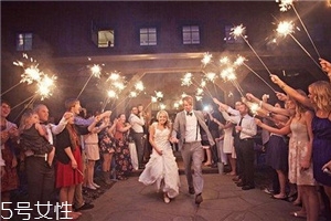 參加婚禮穿什么鞋子？優(yōu)雅與時髦并存