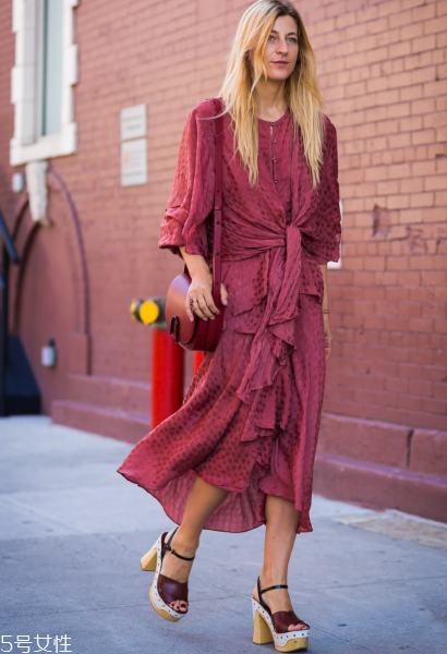 參加婚禮穿什么鞋子？優(yōu)雅與時髦并存