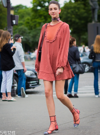 參加婚禮穿什么鞋子？優(yōu)雅與時髦并存